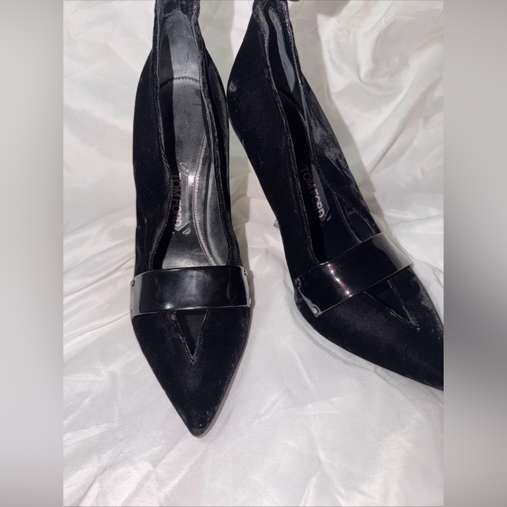Tom Ford Black Pointed Toe Pumps With Silver Band